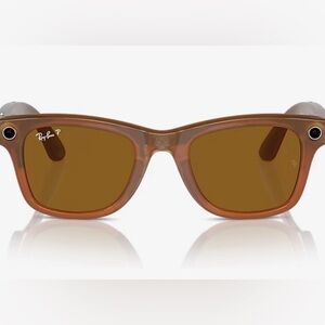 Rayban Meta smart glasses can take pics and videos.. comes with case and charger